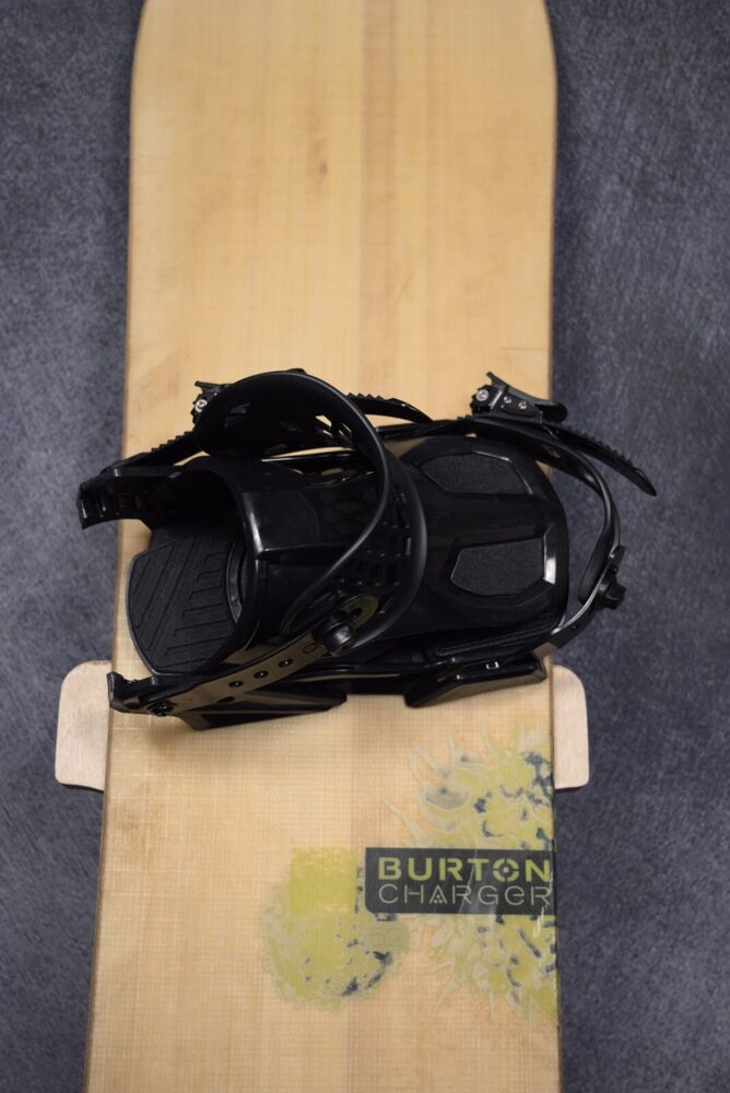 BURTON CHARGER SNOWBOARD SIZE 152 CM WITH NEW LARGE BINDINGS