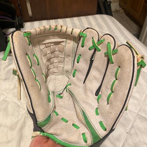 Easton 9” Fast Pitch Softball Glove