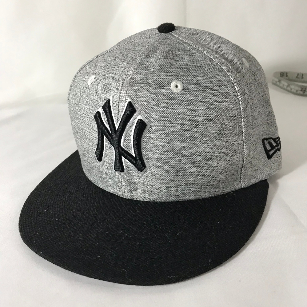 New Era New York Yankees Fitted Hat Size 7 Grey