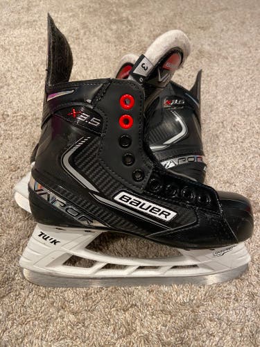 Junior Bauer Regular Width Size 3 Vapor X3.5 Hockey Skates