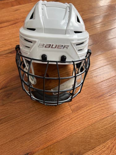 Used Adult Medium Bauer Re-Akt 150 Helmet