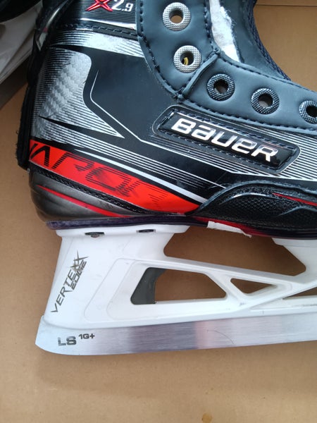 Junior Used Bauer Goalie Vapor X2.9 Hockey Skates Regular Width Size 2.5