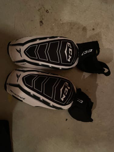 Used Medium CCM  Tacks 1052 Elbow Pads