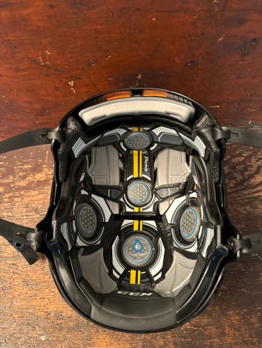 Used Medium CCM  Tacks 910 Helmet