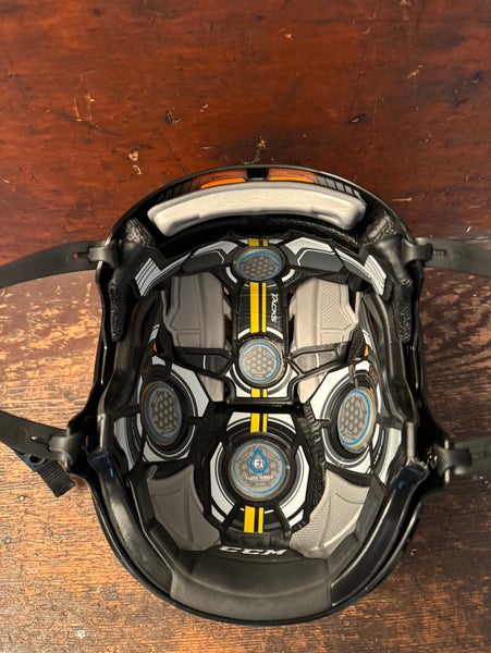 Used Medium CCM Tacks 910 Helmet