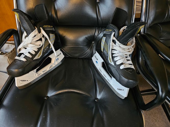 Senior Used True Catalyst 5 Hockey Skates Regular Width 7