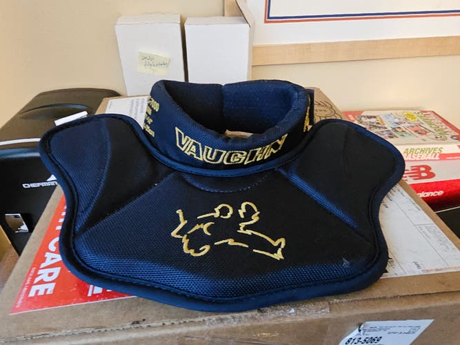 NWT Vaughn VPC-7000 Senior Medium Neck Guard