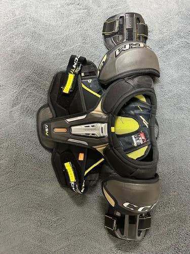 Junior Used Medium CCM AS-V Shoulder Pads