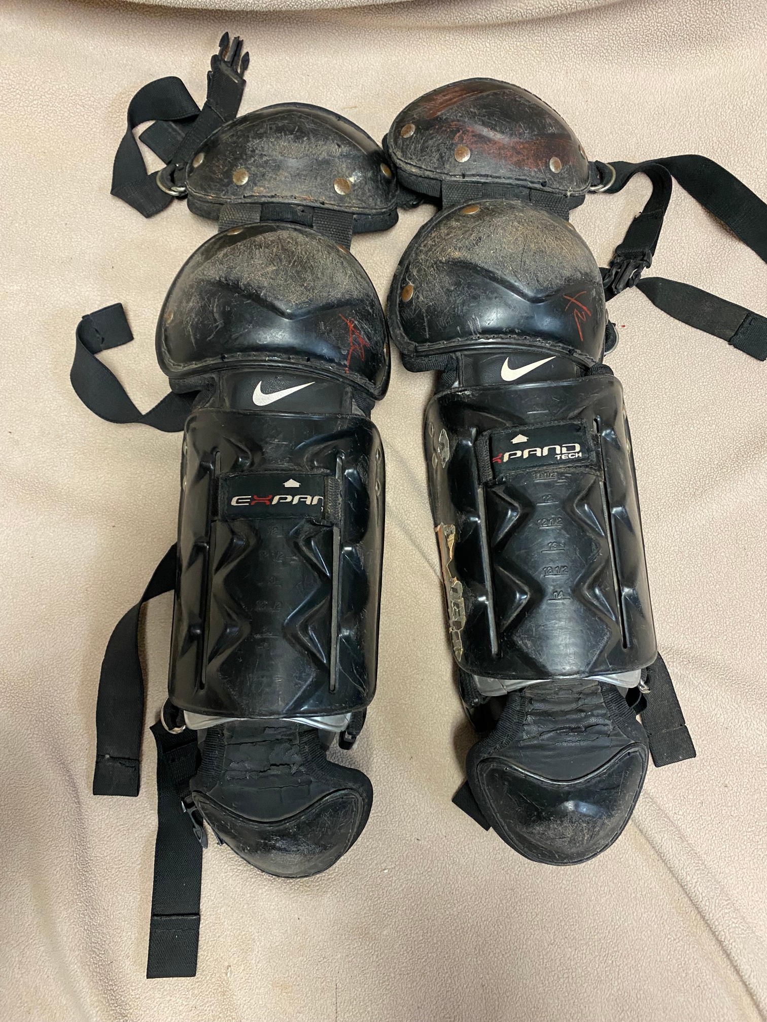 Used Nike Xpand tech Catcher's Leg Guard