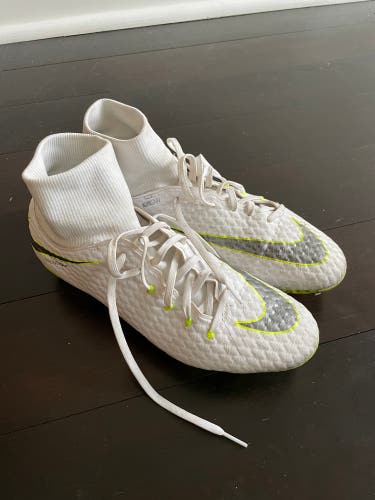 Nike Phantom Pro cleats