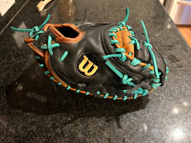 Wilson A2000 32.5” RHT Pudge 2403 Catchers Mitt