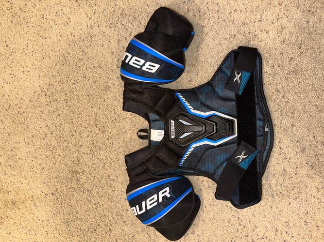 New Medium Bauer  X Shoulder Pads