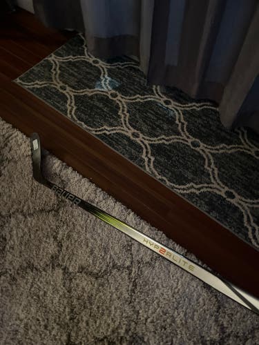 New Right Handed P90TM Vapor Hyperlite 2 Hockey Stick