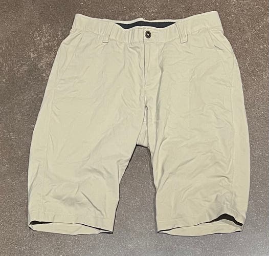 Like New Under Armour 30” Golf Shorts (In Great Condition)