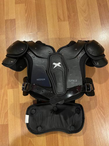 Xenith Flyte 2 TD Youth Shoulder Pads + Velocity Back Plate