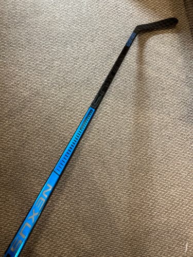 Senior RH P92 Nexus 2N Pro Hockey Stick 87 Flex