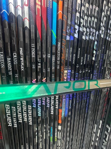 Senior Left Hand P28M Pro Stock Vapor Hyperlite Hockey Stick