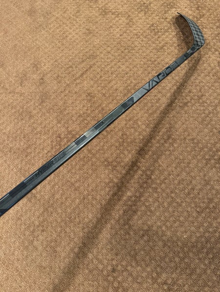 Senior Right Handed P92M Vapor Hyperlite Hockey Stick