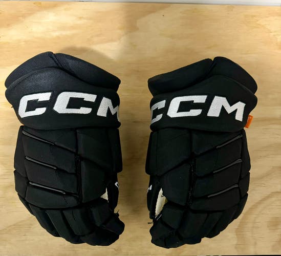 Used ccm hgpjs Dallas Stars gloves size 14