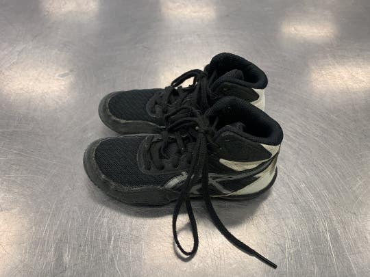 Used Asics Youth 12.0 Wrestling Shoes