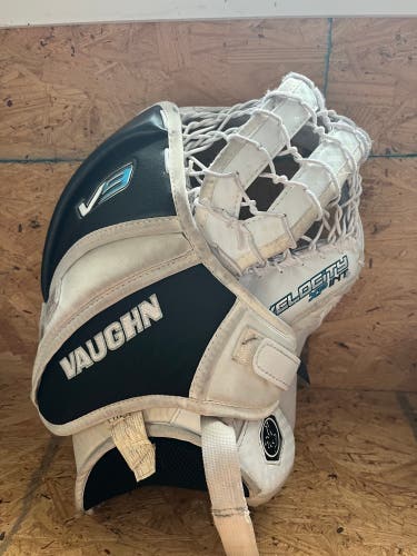Vaughn V9 Goalie glove