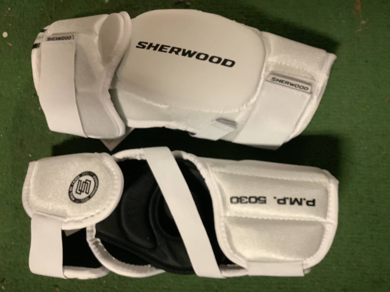 New Senior Medium Sher-Wood 5030 Elbow Pads ~ Soft Cap