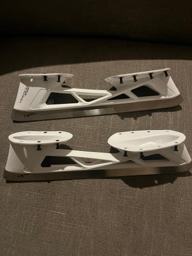 Brand New Bauer Vertexx Edge Goalie Skate Holder + Bauer LS3-G Vertexx Edge Blades included