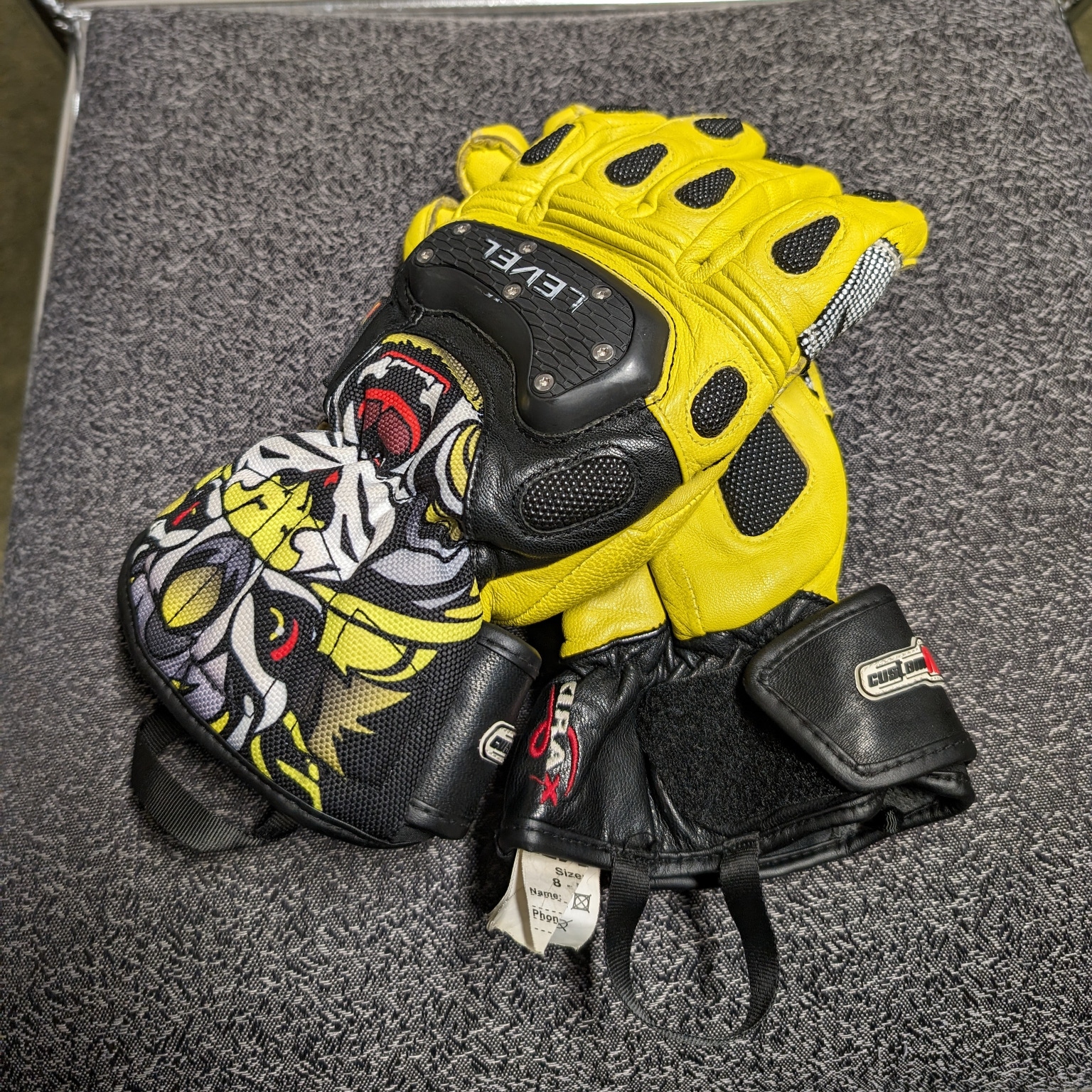 Level Goldenrod SQ CF Gloves Size 8 (Med)