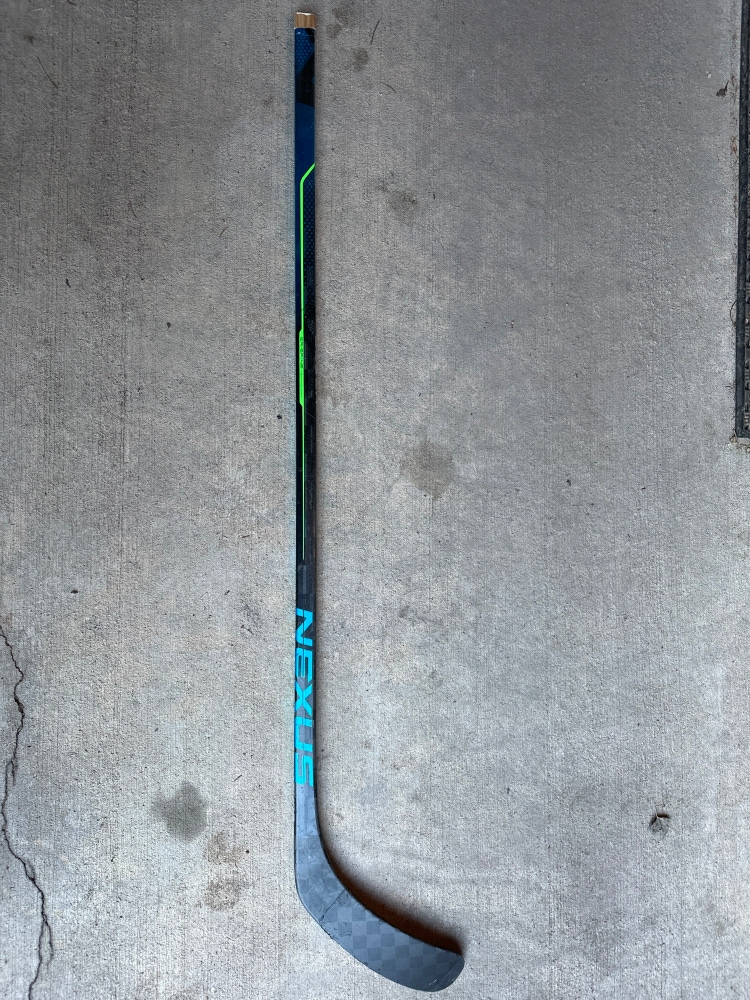 Junior Right Handed Nexus Geo Hockey Stick
