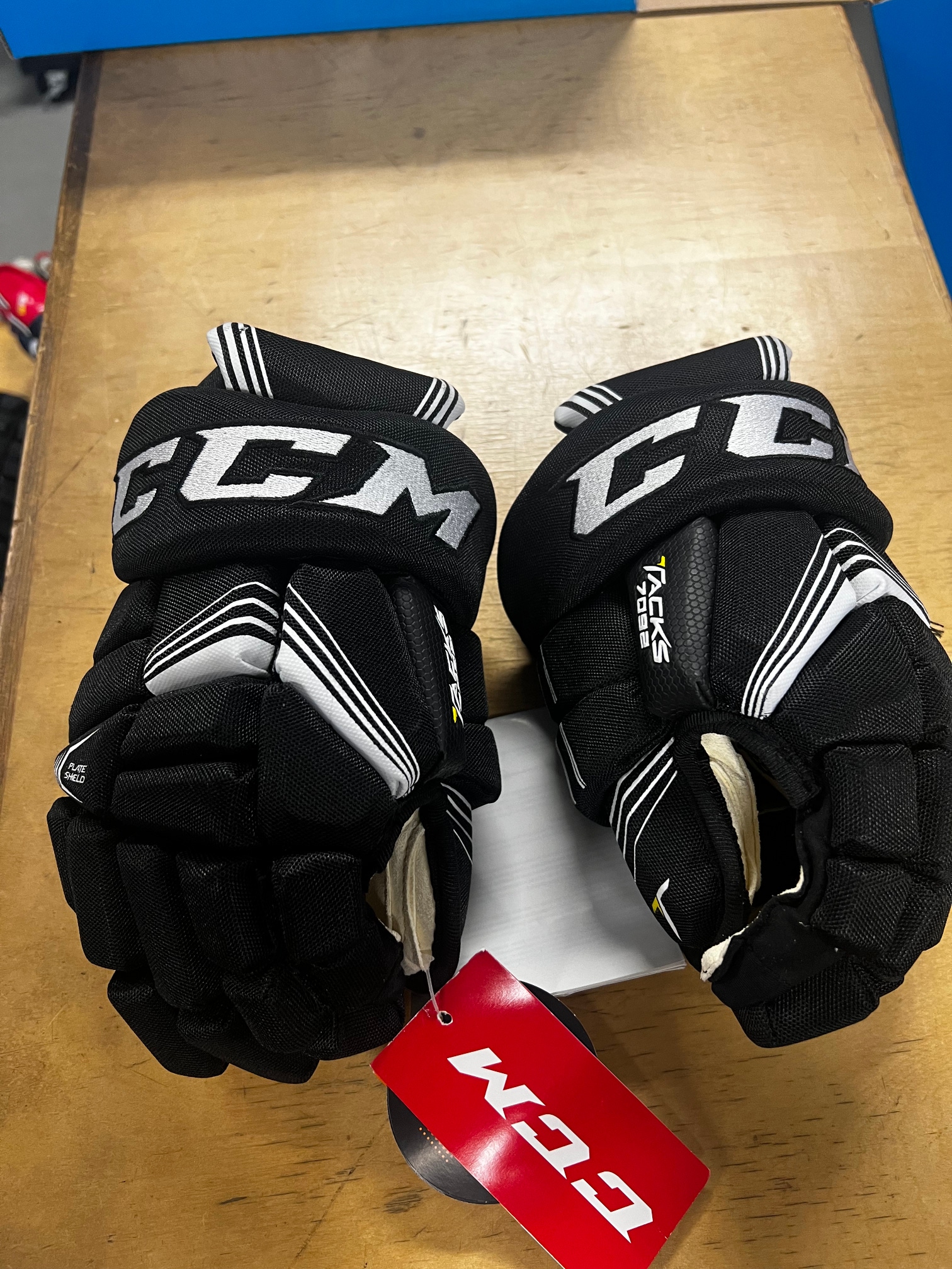 New CCM Tacks 7092 Gloves 11"