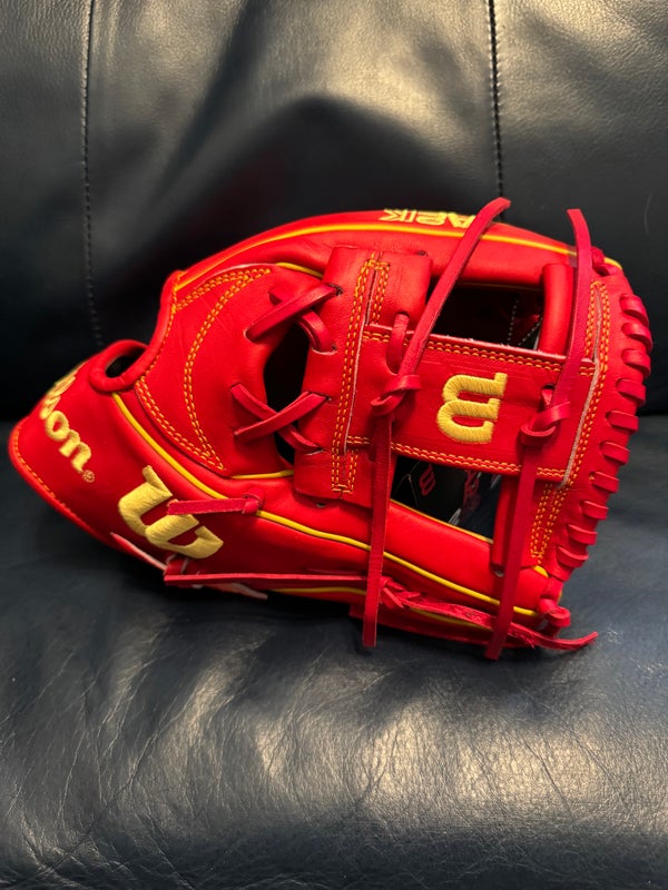 Right Hand Throw Baseball Gloves & Mitts New and Used on SidelineSwap