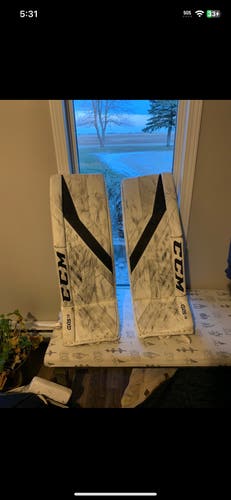 33" CCM  Axis 1.9 Goalie Leg Pads
