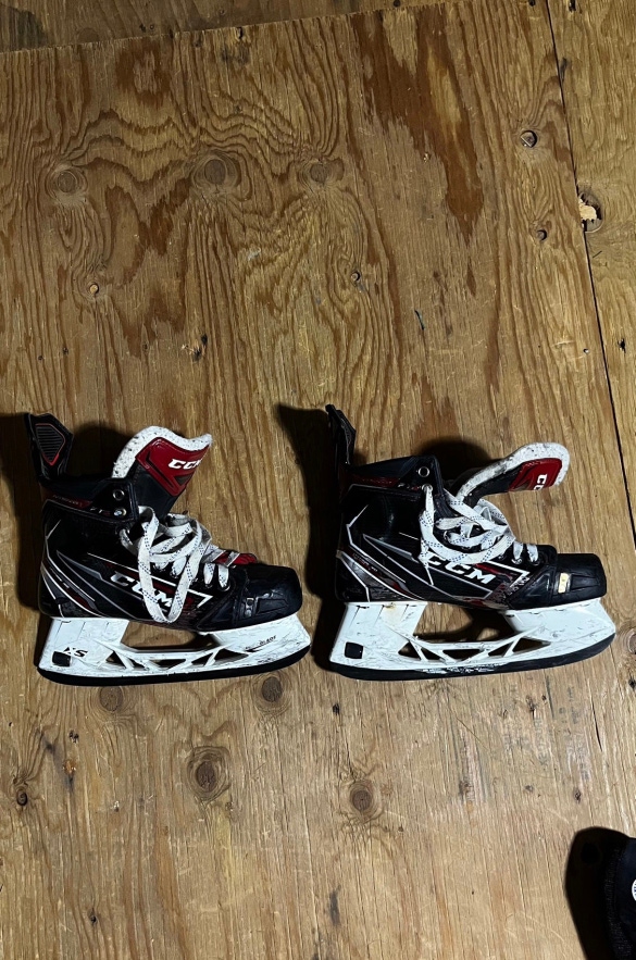 CCM JetSpeed FT2 Regular Width Size 7 Hockey Skates