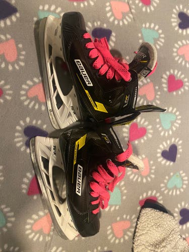 Used Bauer Regular Width Size 4.5 Supreme M3 Hockey Skates