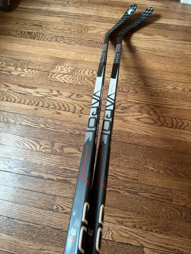 *2 PACK* Intermediate Right Handed P28  Vapor 3X Hockey Stick