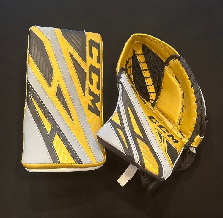 BRAND NEW: CCM Eflex4 Custom Pro Hockey Goalie Gloves Set (600 Break)
