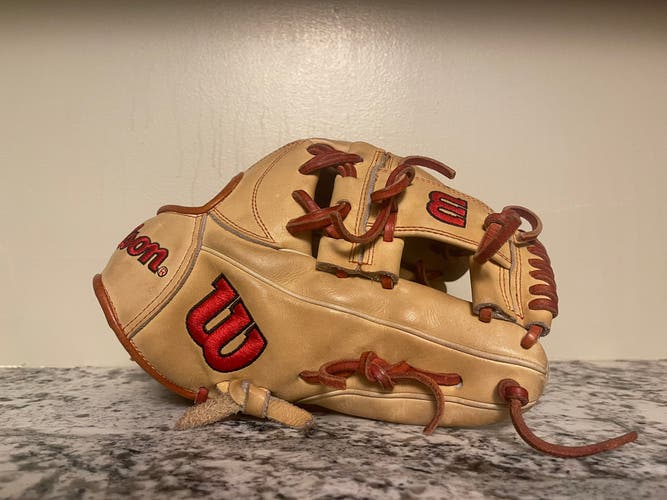 Used Infield 11.75" A2000 Baseball Glove