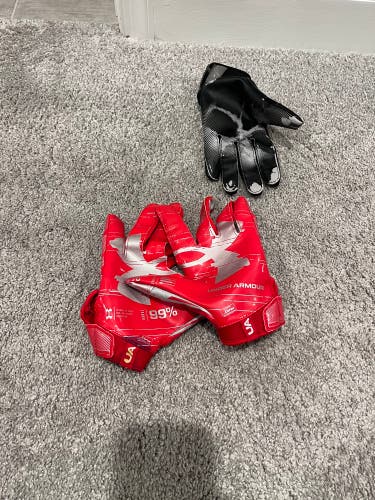 Adult Medium Under Armour Gloves