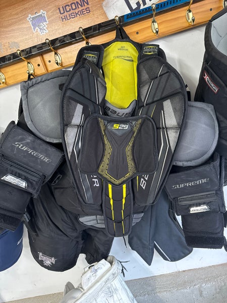Used Medium Bauer Supreme s29 Goalie Chest Protector