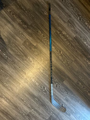Nexus 2N pro stock hockey stick