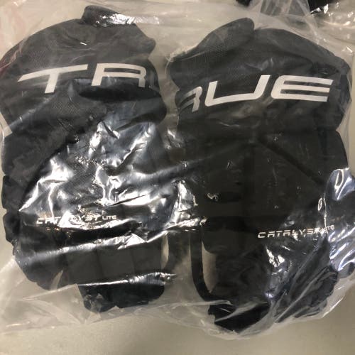 NEW True Catalyst Lite 13” black hockey gloves