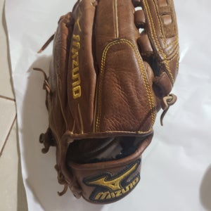 Used Right Hand Throw Mizuno Classic Pro Soft Baseball Glove 12"