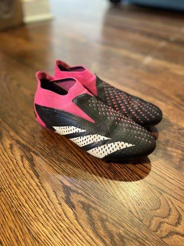 Laceless Pink and Black Unisex Size 6.0 (Women's 7.0) Adidas Predator Accuracy+ FG Cleats