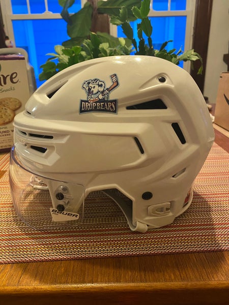 Used Medium Bauer Re-Akt 150 Helmet