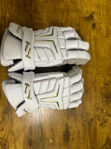True Dynamic Gloves