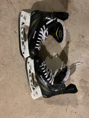 Used CCM Regular Width 7 Hockey Skates