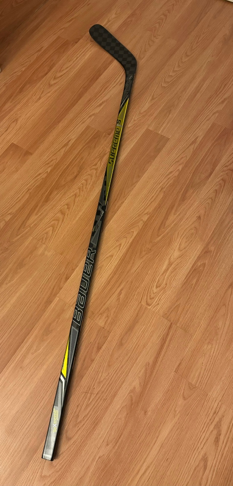 Supreme 1S Hockey Stick