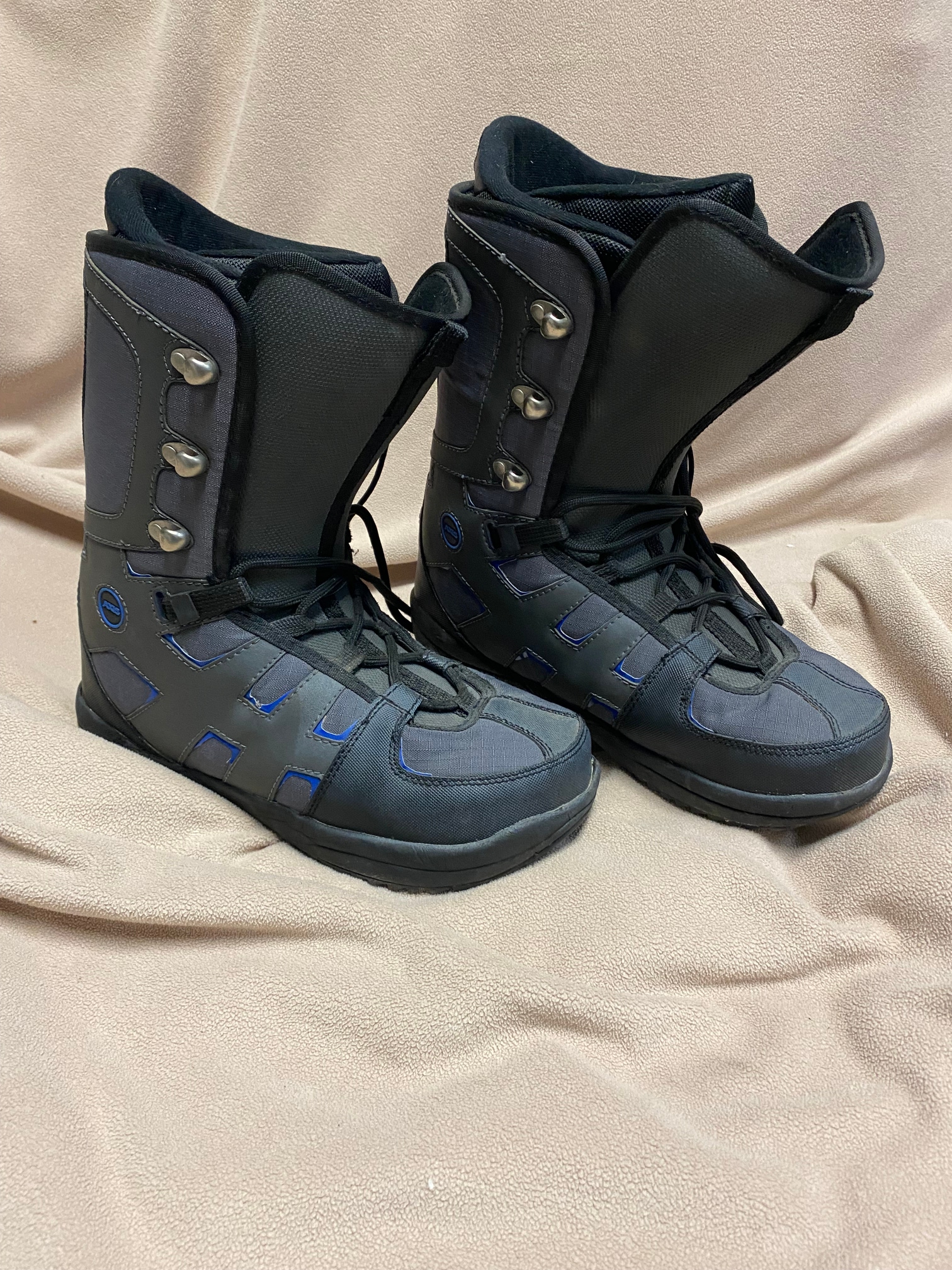Men's Used Size 10 (Women's 11) Axis Snowboard Boots