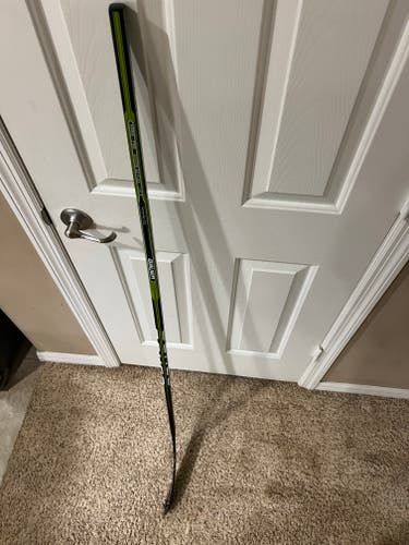 Junior New Left Hand Bauer Supreme SE Hockey Stick P88