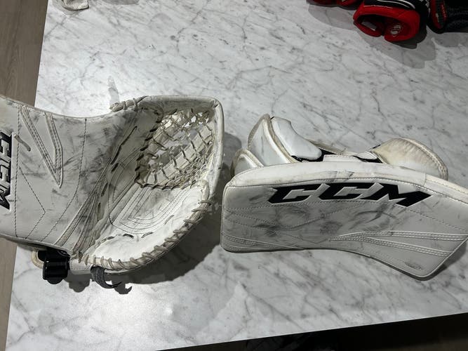 Junior CCM P2.5 Glove and Blocker Set